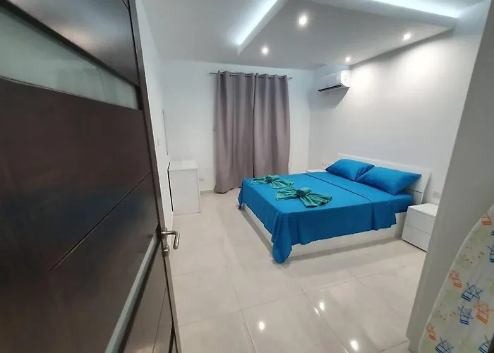 Pet friendly Seaview 2 Double Bedroom Modern Apartment St. Paul's Bay