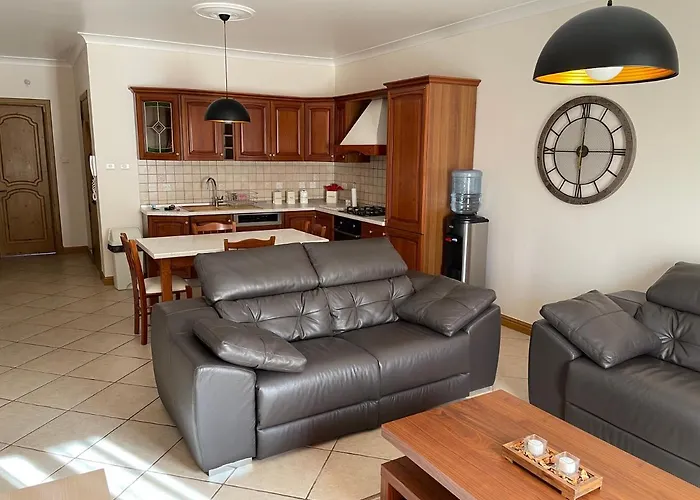Pet friendly Beautiful Central Apartment With Pool St. Paul's Bay