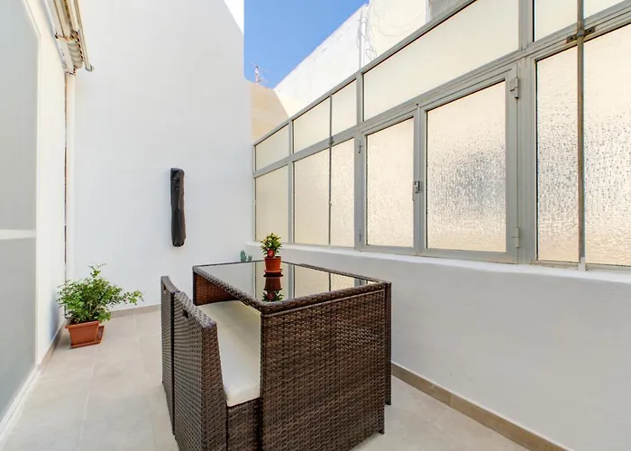 Colorful & Spacious Home With Yard - Close To Xemxija Bay St. Paul's Bay
