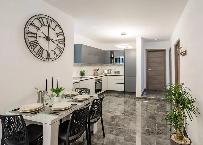 Tulip Court Penthouse Brand New-2 Min From The Sea-Central Bugibba St. Paul's Bay