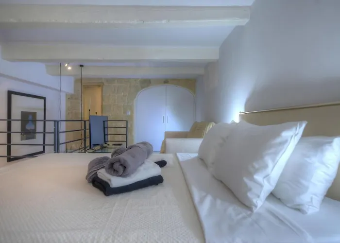 Pet friendly Cute And Modern Duplex Apartment In Ideal Location Rcas1-1 Valletta