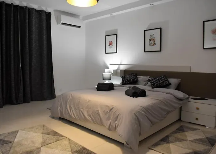 Voguish 3 Bedroom Apartment St. Paul's Bay