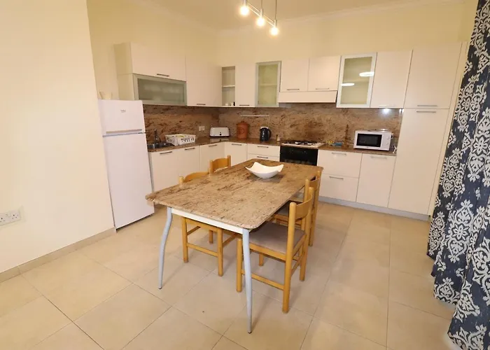 Pet friendly The Sea Just Across The Road - Flat 3 Apartment St. Paul's Bay