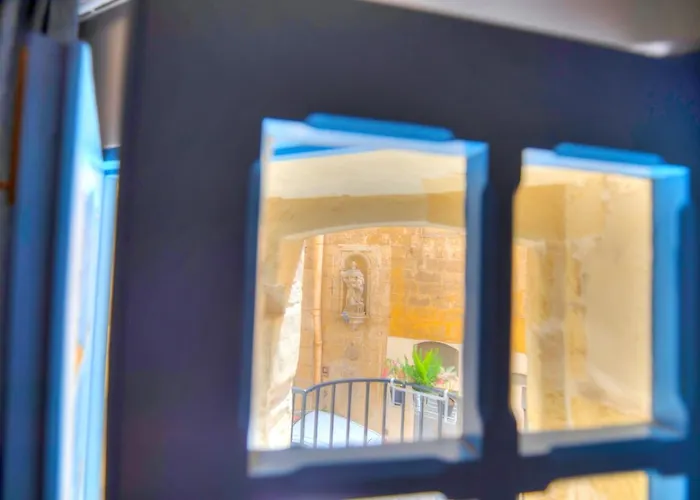 Romantic And Historical Maisonette In The Center Of Valletta Mbal1-1