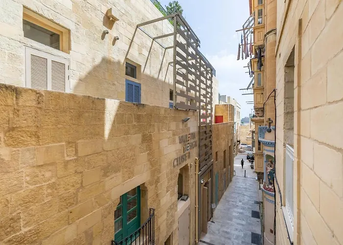 Valletta Two Bedroom Apartment Close To The Sea