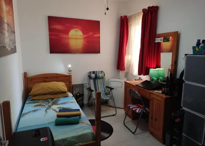 Pet friendly Modern Confortable Room For 1 Person Only In A Shared Flat Close To Beach Mellieha