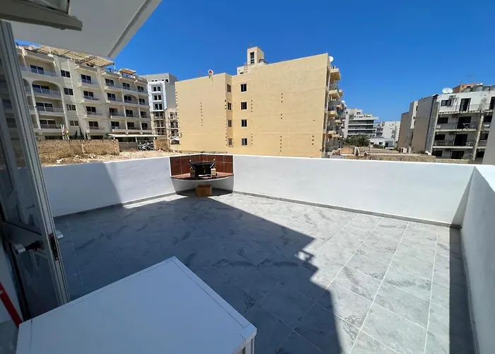 Pet friendly Modern Economy 2 Bedroom Apartment St. Paul's Bay