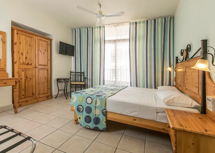 Qawra Hotels