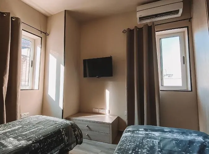 Pet friendly Lovely Modern Apartment In St.Julian Saint Julian's