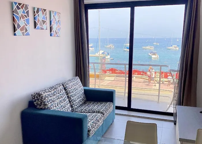 Pet friendly F1 1 Lovely Room, Bathroom And Living Shared Saint Julian's