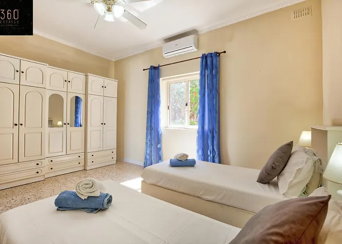 Pet friendly Ocean Vibes - Beachfront Villa With Pool & Bbq By 360 Estates Mellieha