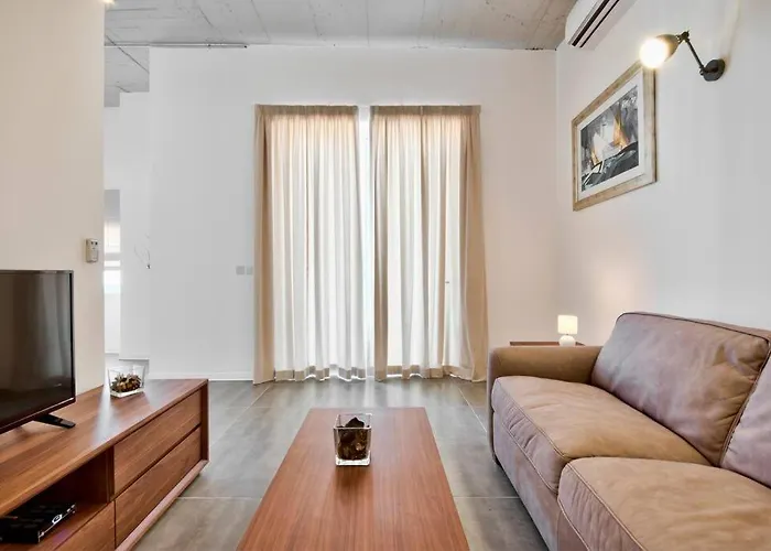 Pet friendly Harbour Gem Sea View 5 By Vallettastay