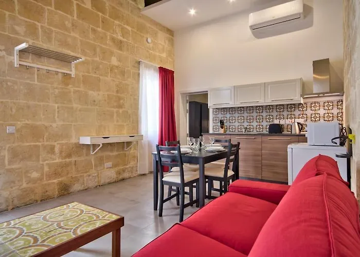 Old Lodge Apartment 3 By Vallettastay