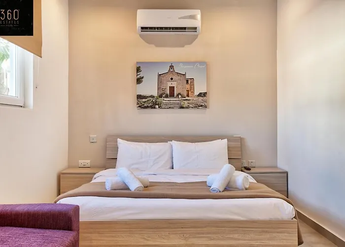 Pet friendly Studio Penthouse, Close To Clubs/Schools W/Wifi Saint Julian's