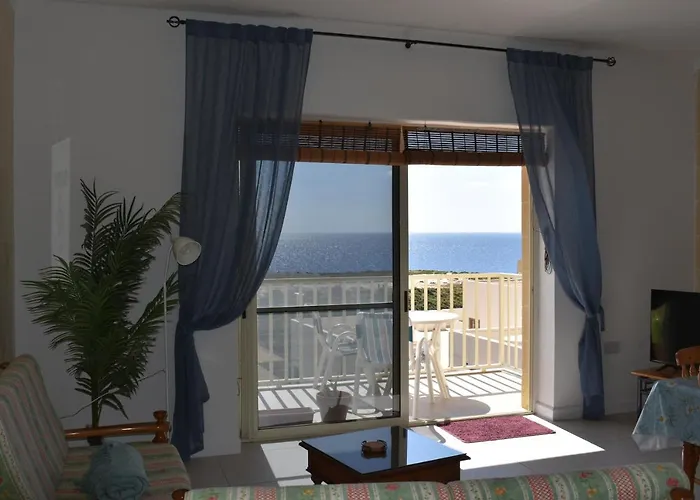 Pet friendly Seaview 2-Bedroom Apartment In Xlendi