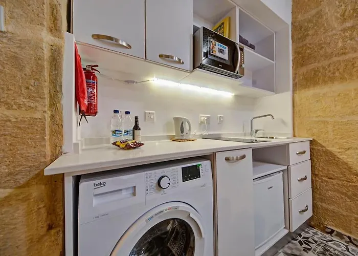 Pet friendly 31 Sally Port Valletta