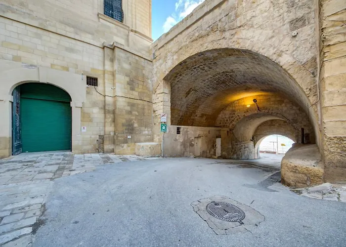 33 Sally Port Valletta