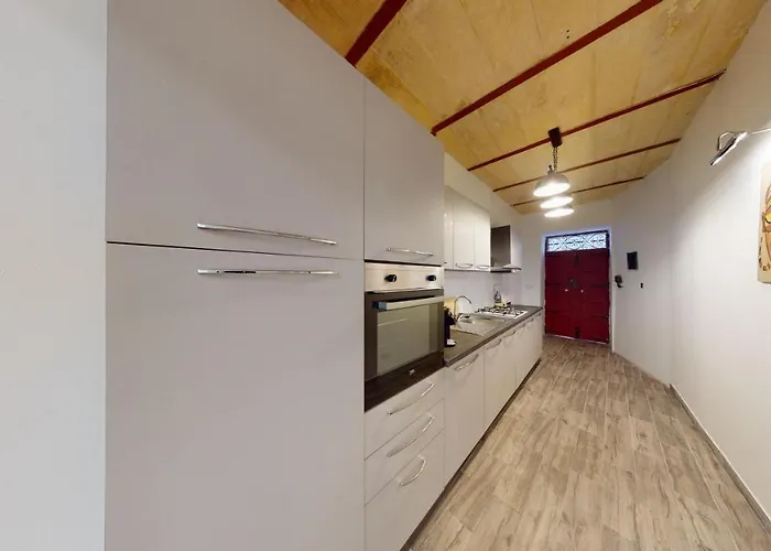 Pet friendly Central Valletta - 1 Bedroom Maisonnette