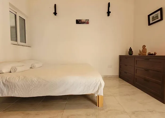 Pet friendly Luxury En-Suite Double. Beach-House With Sea Views Mellieha