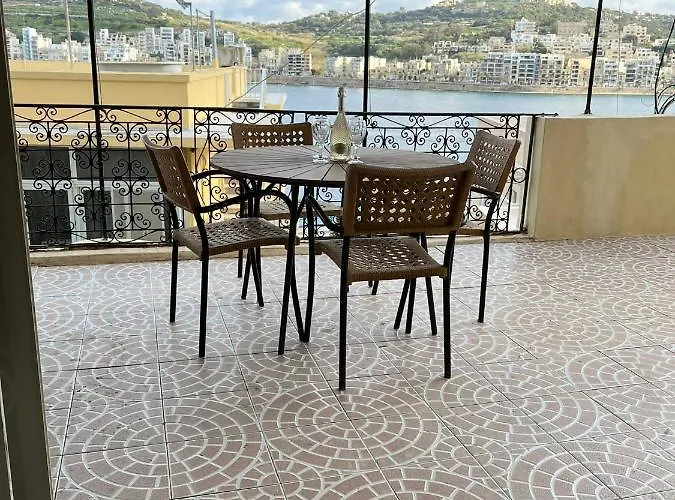 Groundfloor Apartment By The Sea, Fabulous Views St. Paul's Bay