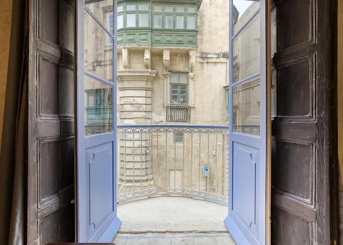 Private Vlt214- Valletta 2 Bedroom Townhouse