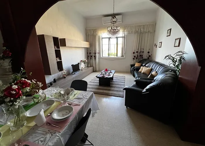 Pet friendly Valletta Majestic Grand Harbour View 3-Bedroom By Malta Weekend