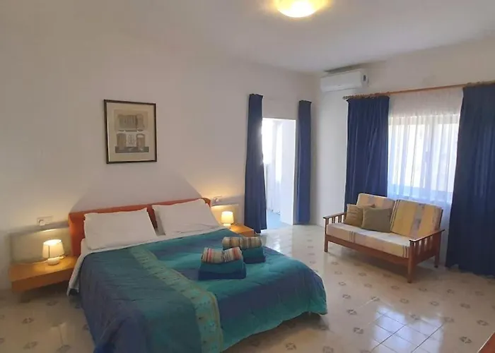 Pet friendly Villa Bronja Superior Airconditioned Studio Apartment In Xlendi
