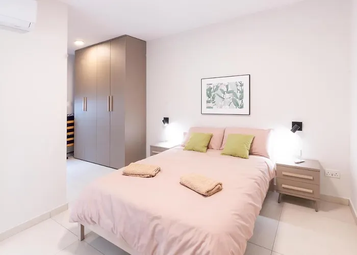 Seafront Luxury Apartment St. Paul's Bay