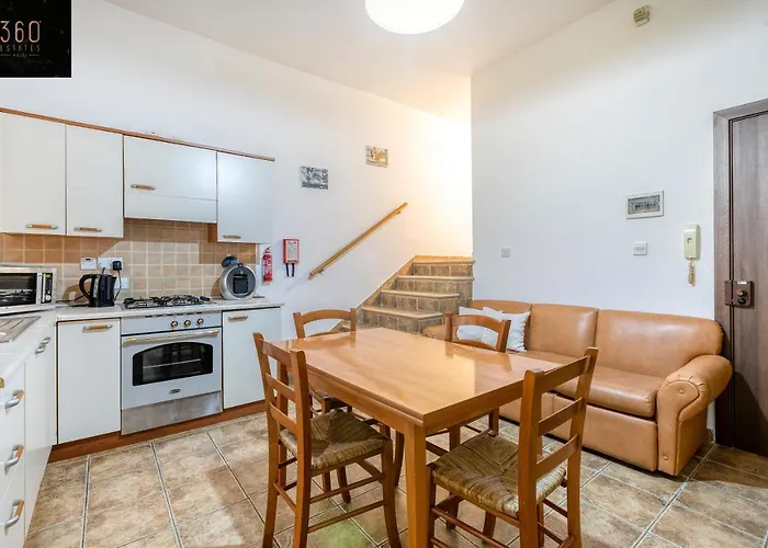 Pet friendly Lovely, Comfy 2Br Home With Comfy Sofa W/Wifi & Ac By 360 Estates St. Paul's Bay