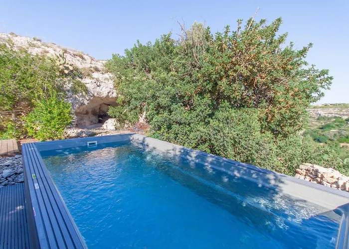 San Martin Wonderfull Pool & Spa Villa - Happy Rentals St. Paul's Bay