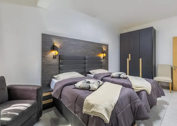 Pet friendly Spacious 4 Bedroom Apt In The Heart Of St Julian'S Saint Julian's