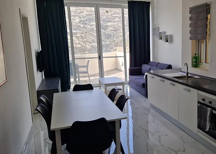 Pet friendly Getaway View Apartment Xlendi