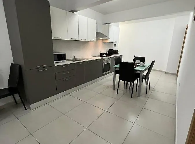 Suite Apt Saint Julian's