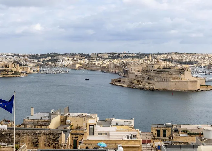 Pet friendly Stylish Valletta Apartment With Spectacular Views