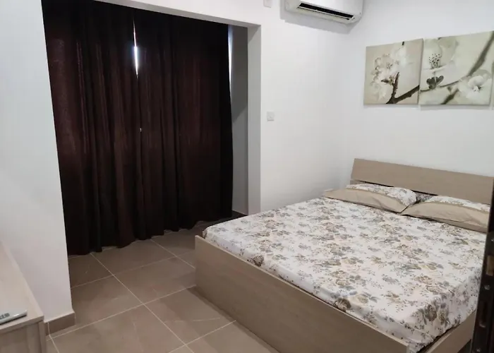 4 Bedroom Apt 5 Mins Away From Beach And Amenities St. Paul's Bay