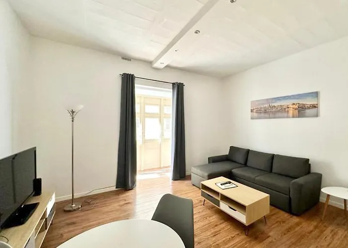 Pet friendly Central And Modern Valletta Flat