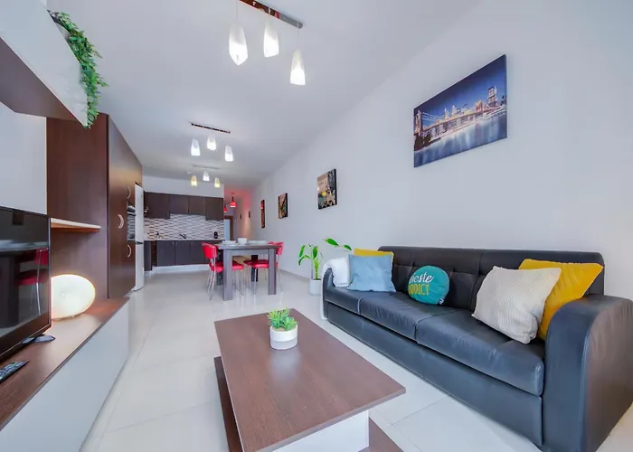 2 Bedroom Apartment With Balcony In Central St Julians, Paceville, Apt 8 By Vaganza Saint Julian's