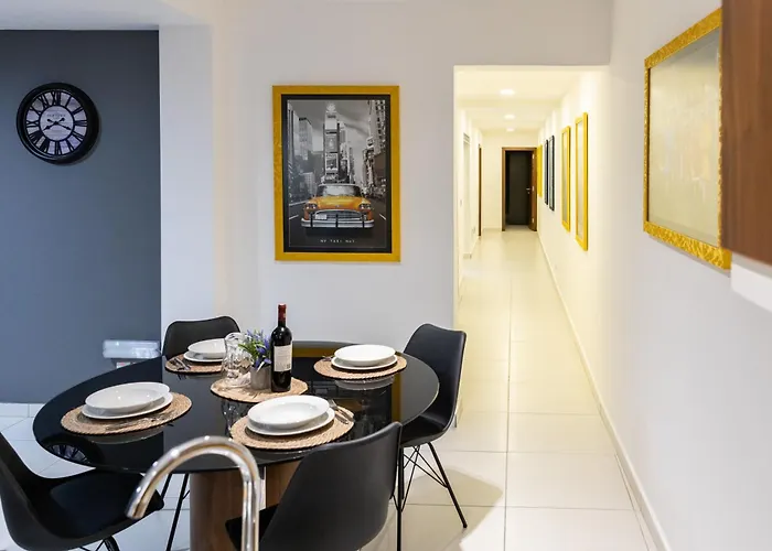 Modern Central 2Br Flat In Valletta By Arco Collection