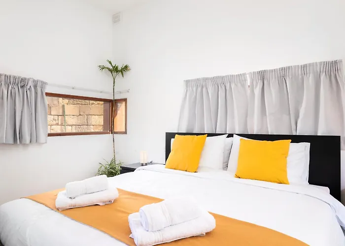 Pet friendly Lapsi Apartments - Traditional Maltese Style Near The Promenade Saint Julian's