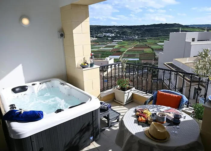 Fl 3 Ta'Lonza Luxury With Hot Tub By Homely Mellieha