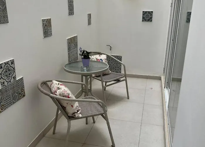 Lovely 1Bed Maisonette Qawra By Homely St. Paul's Bay