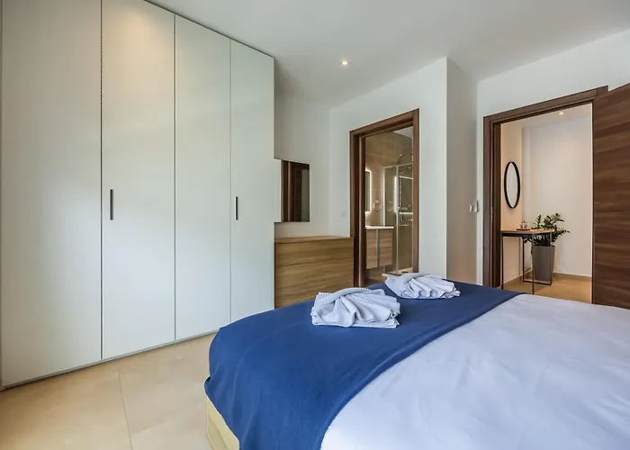 Pet friendly Fl5 Thelodge Amazing Views W Terrace By Homely Mellieha