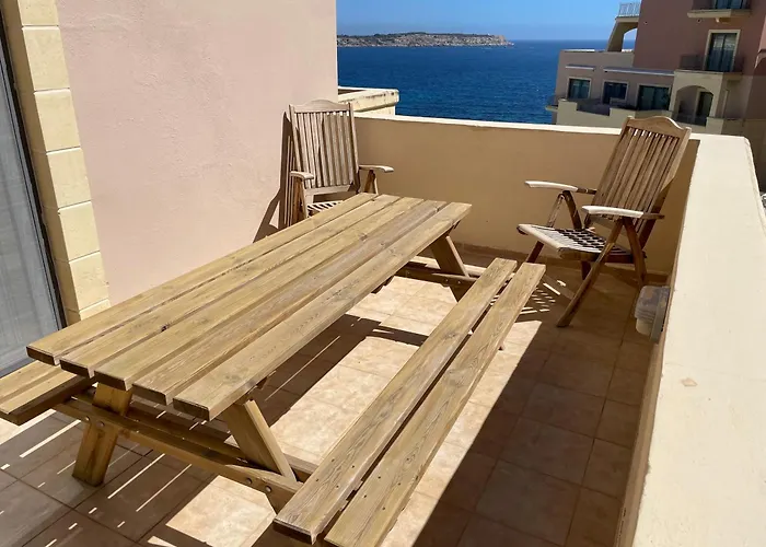 Seaview Family Apartment, Pool, Easy Access To The Sea, Near Mellieha Bay