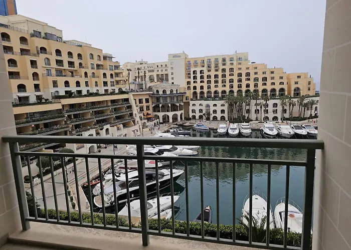 Pet friendly Luxury Apartment Near Hilton Resort Saint Julian's