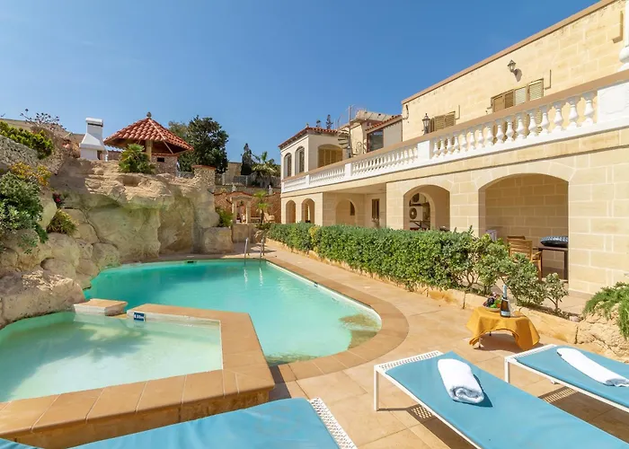 Villa & Pool Apartments In Mellieha Bay