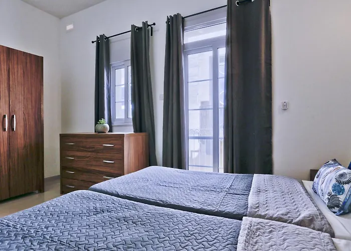 Exquisite 3-Bedroom Duplex Penthouse With Jacuzzi In Valletta Centre