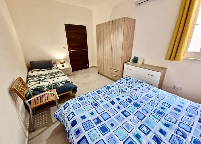 Bright & Central With Parking, Indoor Pool & Gym St. Paul's Bay
