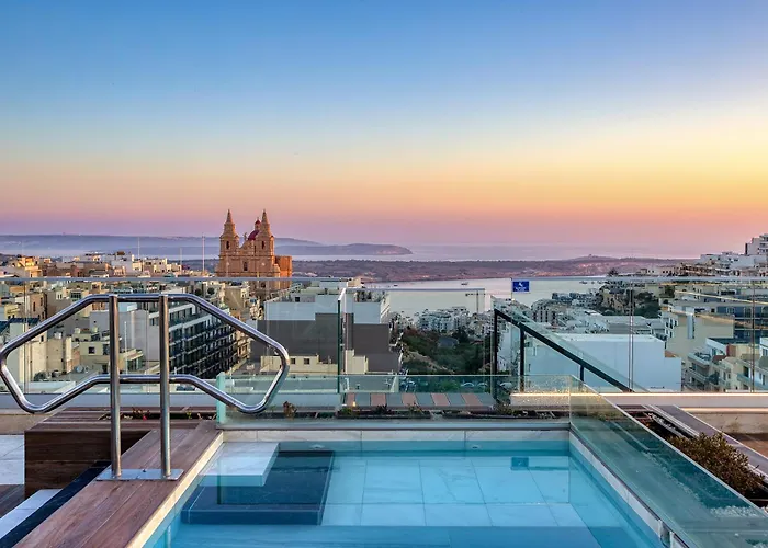 Mellieha hotels near 3 Maltese Actors Statue