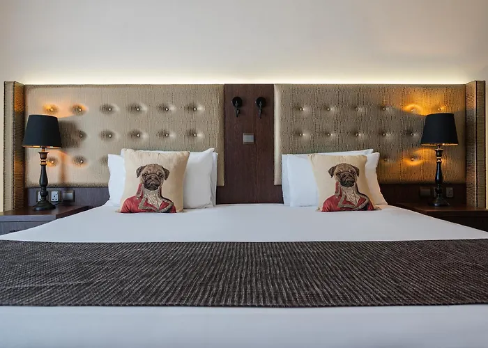 Sliema hotels near City Gate