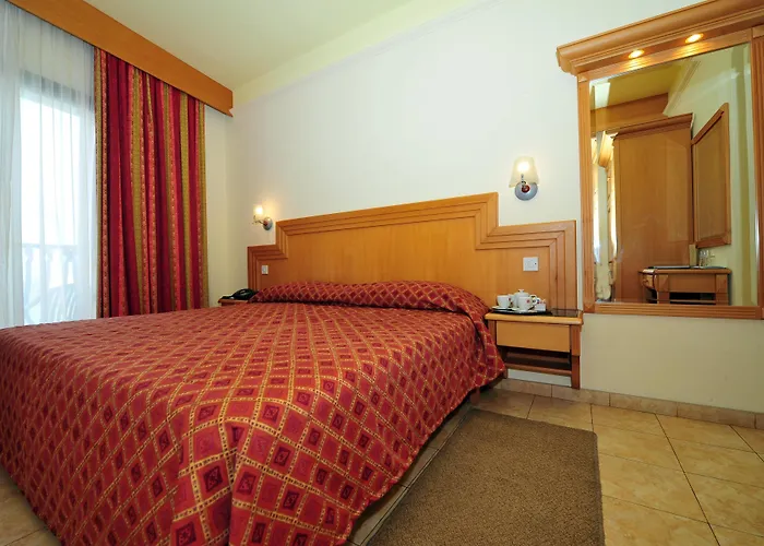 Xlendi hotels near St. George's Square
